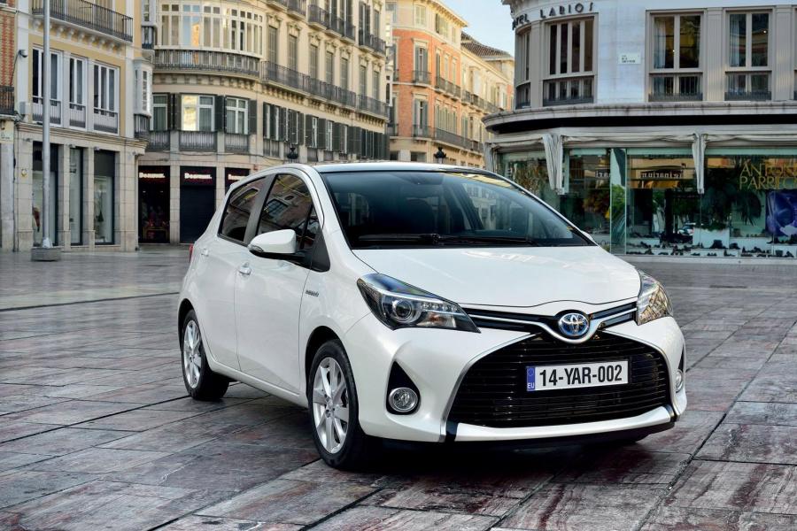  Toyota Yaris Hybrid 2014 года  (фото 11 из 29)